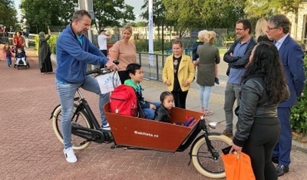 <p>Met de leenbakfiets naar school.</p>