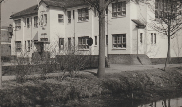 <p>De witte mavo aan de Leeghwaterstraat.</p>