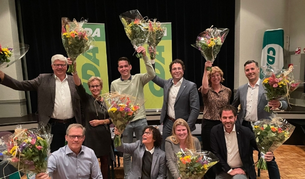 <p>De ALV van het CDA Alphen heeft de eerste 12 kandidaten voor de gemeenteraadsverkiezingen vastgesteld (er ontbreken twee kandidaten op de foto, red.). De overige 38 kandidaten worden in de loop van het jaar door het bestuur vastgesteld.</p>
