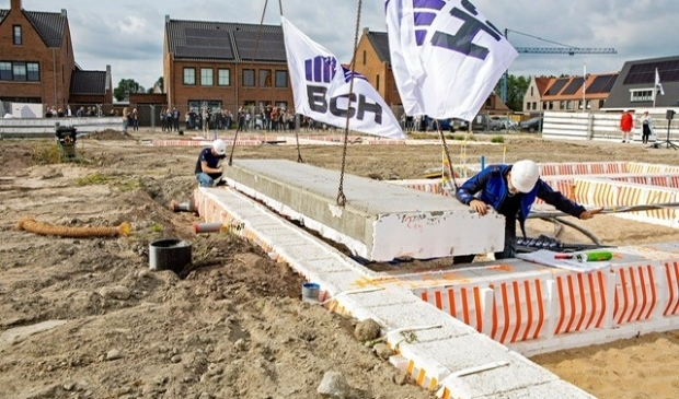<p>De bouwwerkzaamheden zijn gestart.</p>