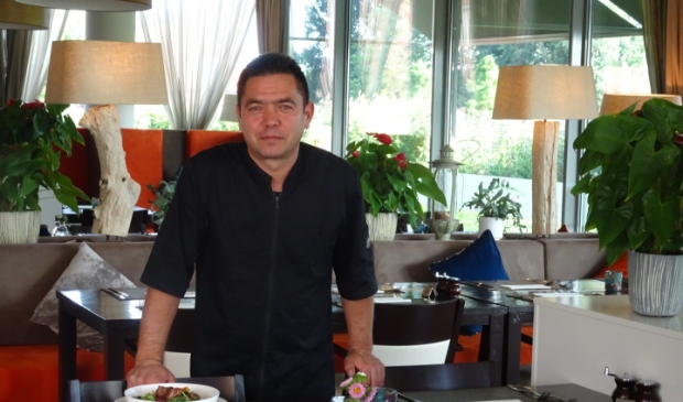 <p>David Dimsa: ‘Deze maand zijn wij weer begonnen met Aanschuiftafel Millennium’.</p>