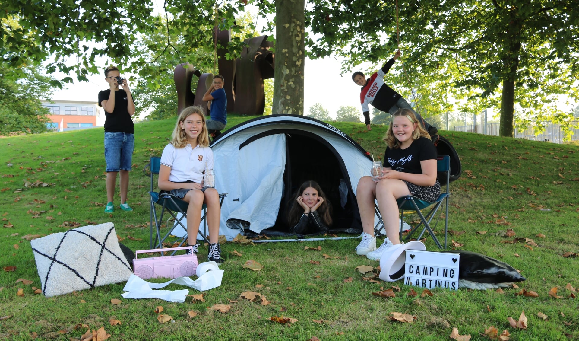 Leerlingen uit de bkk 1 klas zijn al helemaal klaar voor de Pop Up camping.