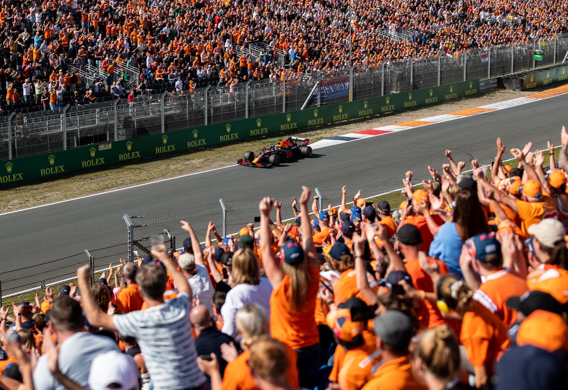 Max Verstappen wint Dutch Grand Prix in Zandvoort.