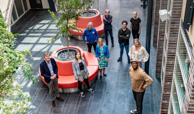 <p pstyle="PLAT">Vanaf linksonder met de klok mee: Toon Mans, Sterre van Boxtel, Michélle Schaper, Peter Bolten, Jaap Velserboer, Janita Monna, Thomas Möhlmann, Corien van Eyck van Heslinga en Sherwin Kirindongo.</p>