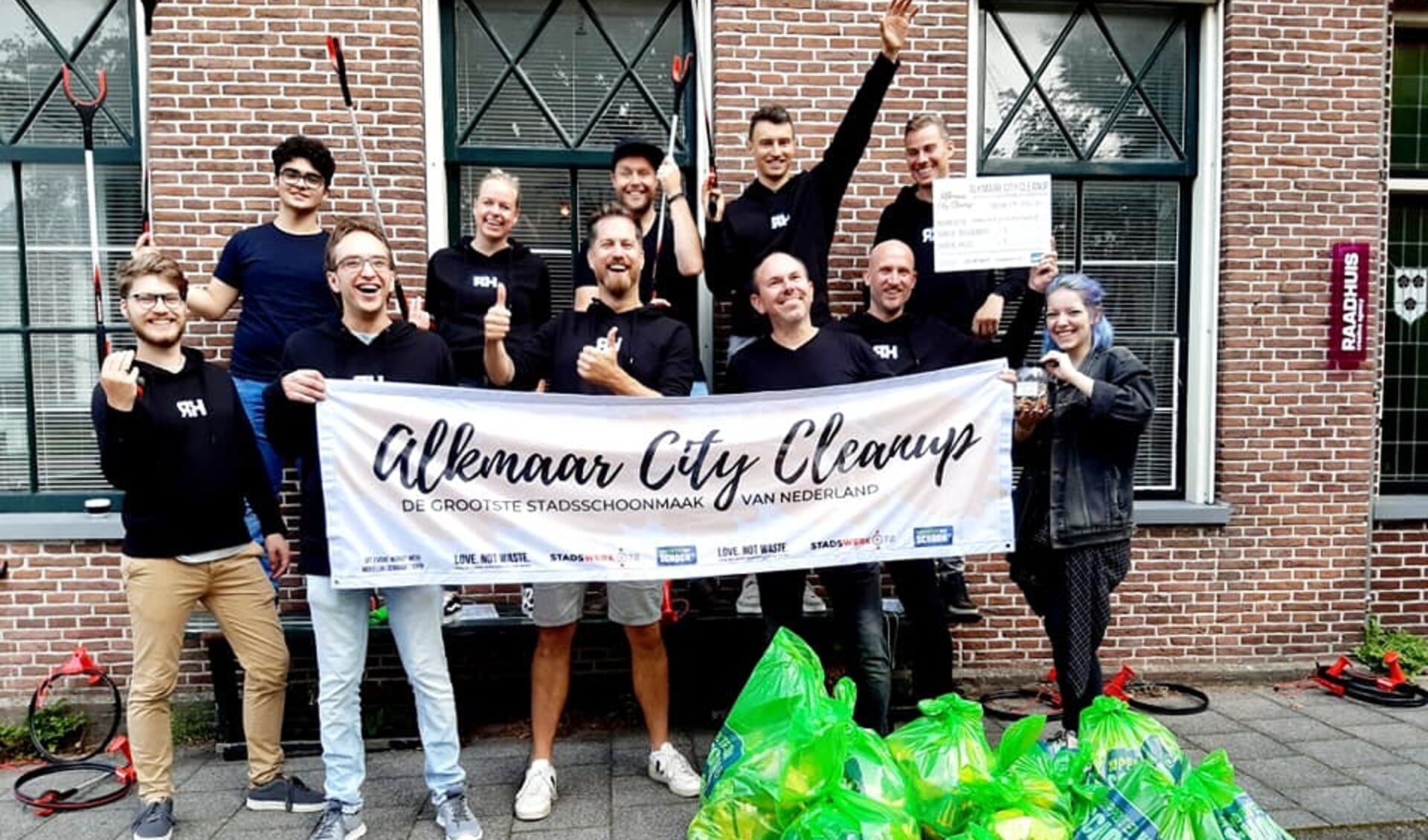 Ook bedrijven - zoals communicatiebureau RAADHUIS - deden mee aan de Alkmaar City Cleanup.