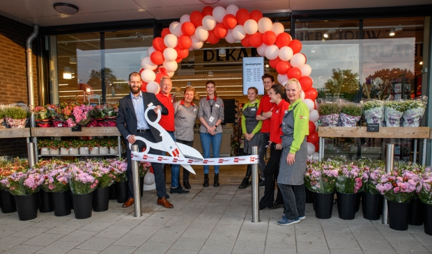 <p>Het team van DekaMarkt Waarland is klaar om u te ontvangen!</p>