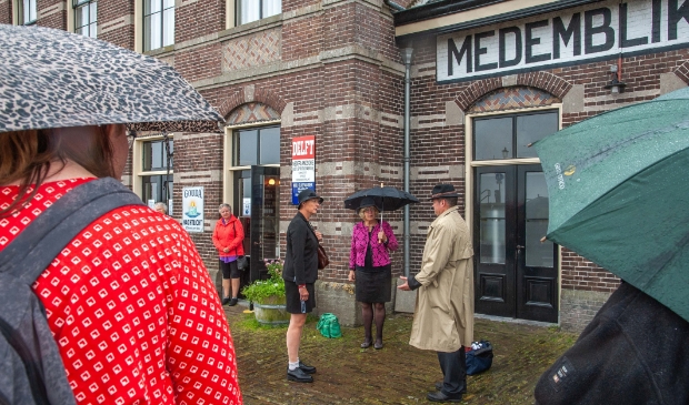 <p>Ook in de regen werd de wandeling voortgezet.</p>