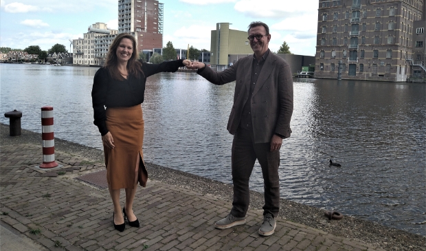 <p>Anneke Wijdogen-Vis (directeur Marketing Zaanstreek) en Ferdinand Vreugdenhil (bestuursvoorzitter IFIKZ) </p>