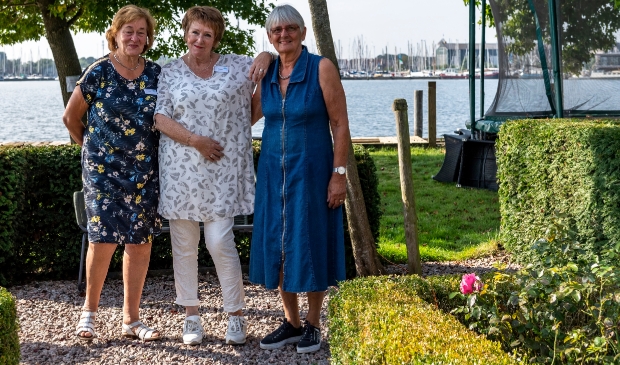 <p>Coördinator Vera Tielrooij me twee gastvrouwen van Huis aan het water. </p>