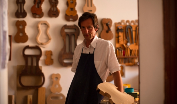 <p>Berrie Hendriksen, vioolbouwer uit Twisk.</p>