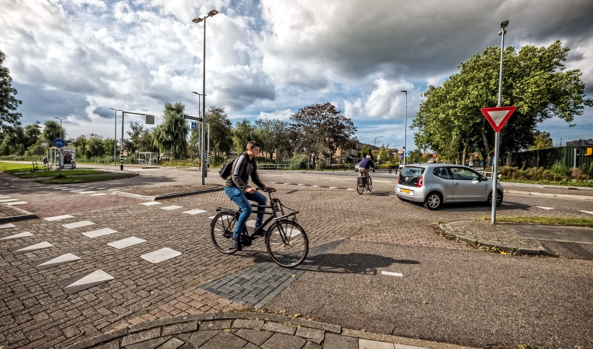 Kruising Geesterweg-Castricummerweg zorgt vaak voor chaotische toestanden. Een rotonde moet meer veiligheid bieden. 