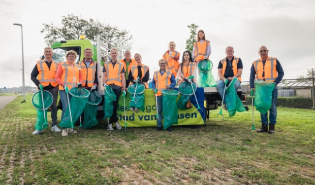 <p>Zwerfafval kent geen grenzen Daarom raapten gedeputeerde van de provincie Noord-Holland Jeroen Olthof en wethouders Nils Langedijk van gemeente Langedijk, Annette Groot van gemeente Heerhugowaard en Rosalien van Dolder van gemeente Koggenland samen met Schoner Holland tijdens de World Cleanup Day gezamenlijk zwerfafval langs de provinciale weg N194. </p>