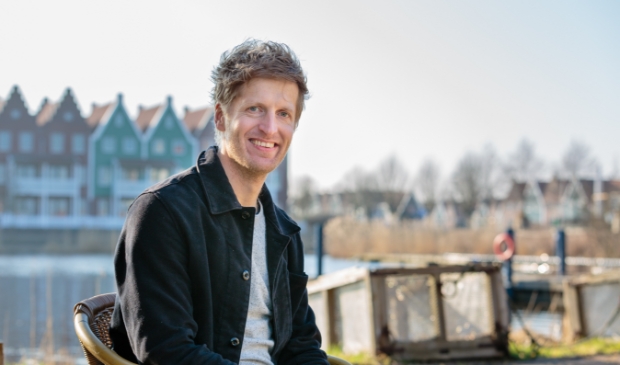 <p>Evert Smit, Dichter des Waterlands brengt een ode aan de bibliotheek. </p>