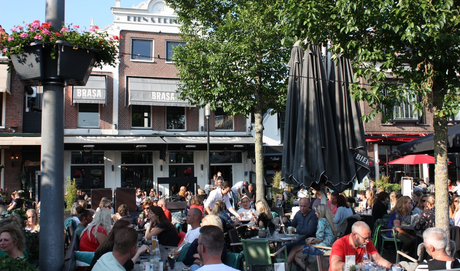 Purmerend beschikt niet alleen over een heerlijk horecaplein, maar ook over het beste terras van Nederland: Brasa.