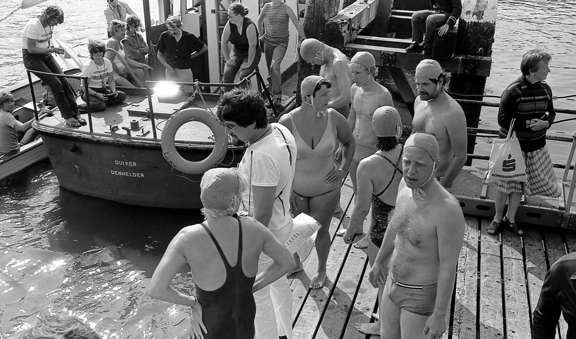 Enkele deelnemers zwemtocht Razende Bol 1981.