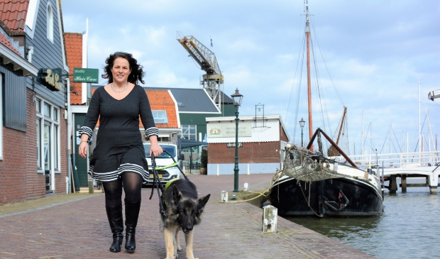 <p>Annemiek en Yoko in Monnickendam. </p>