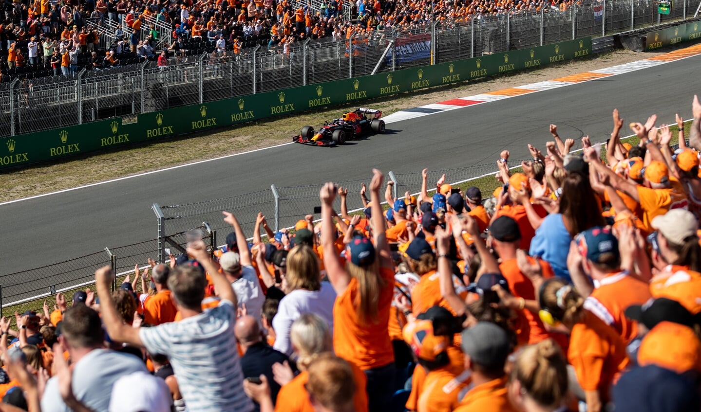 ZANDVOORT, NETHERLANDS - SEPTEMBER 04: Fans celebrate Max Verstappen of the Netherlands driving the (33) Red Bull Racing RB16B Honda during qualifying ahead of the F1 Grand Prix of The Netherlands at Circuit Zandvoort on September 04, 2021 in Zandvoort, Netherlands. (Photo by Boris Streubel/Getty Images) // Getty Images / Red Bull Content Pool  // SI202109040791 // Usage for editorial use only //