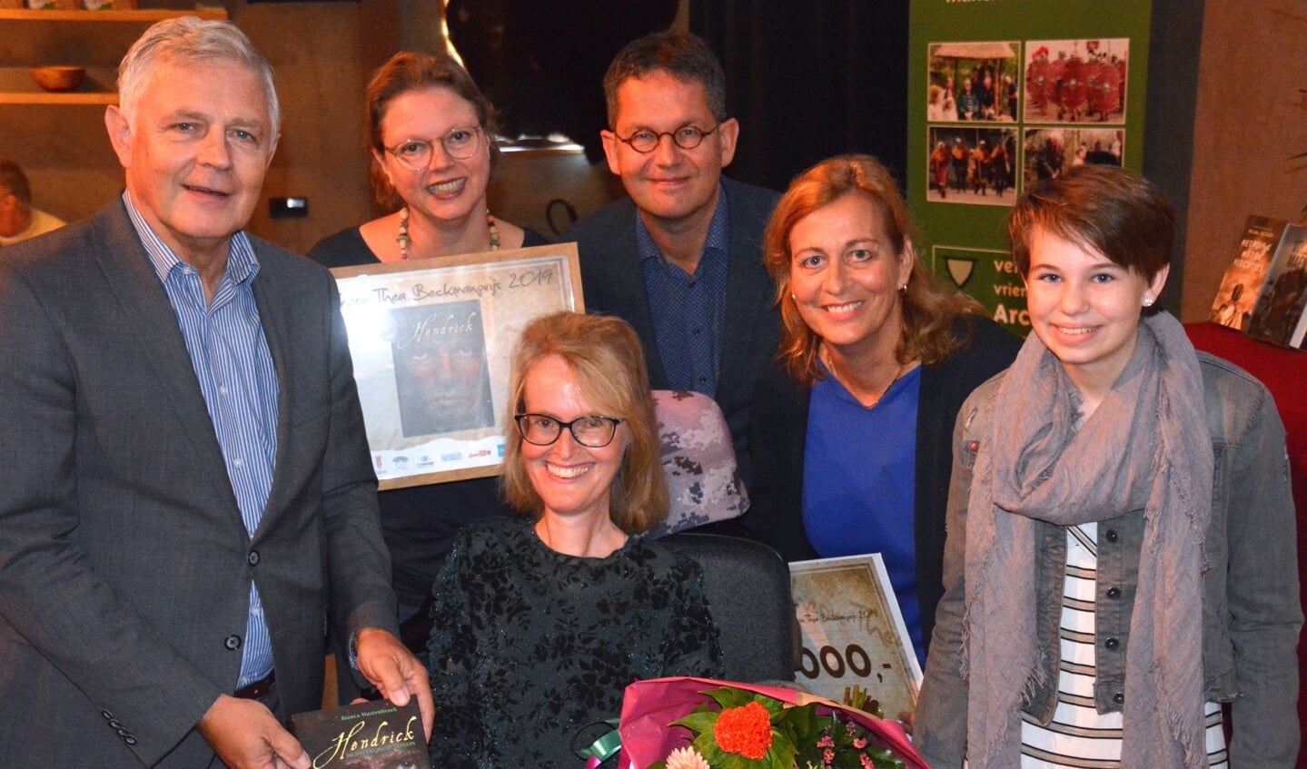 Archeon Thea Beckmanprijs en Jonge Beckmanprijs winnaar 2019 Bianca Mastenbroek met haar boek.