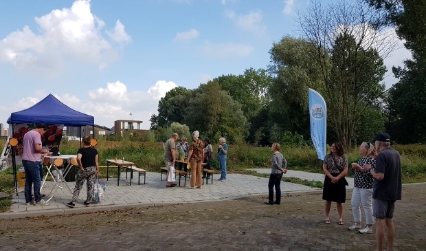<p>Veel belangstelling bij de officiële opening van onze Educatieve tuin. (Foto: Walter van Krieken)</p>