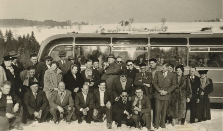 Wie gingen er op een winterse busreis mee met Koos van Zeijl?