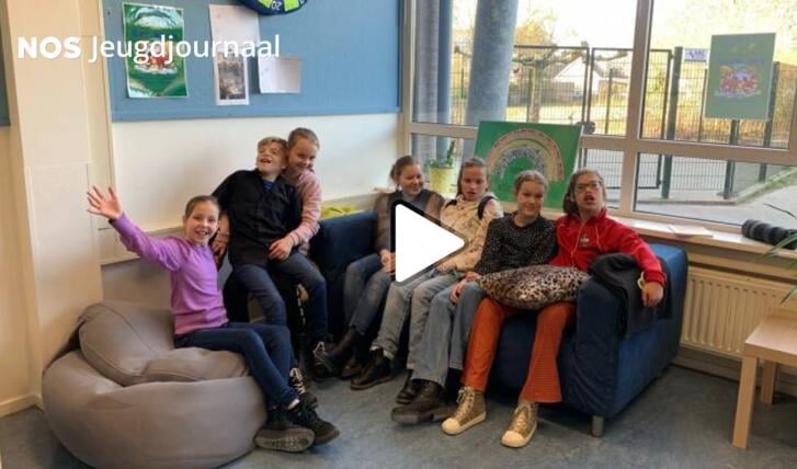 De kinderen van de Kanz-klas en hun vrienden van de reguliere school, waren vrijdag in het Jeugdjournaal!