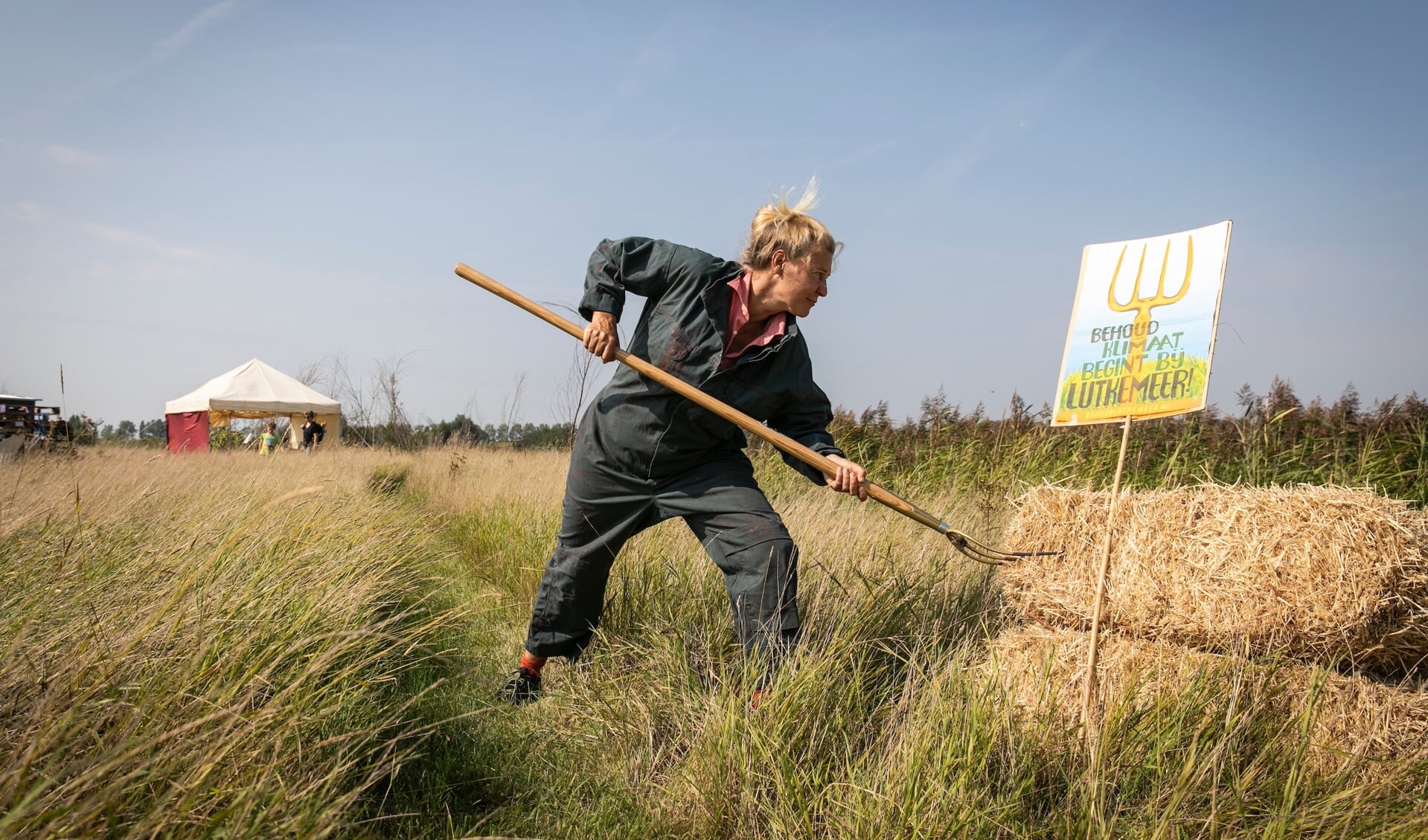 Actiegroep Behoud Lutkemeer organiseerde op het bezette stuk land in de Lutkemeerpolder een actiemiddag om de bouw van een bedrijfshal op een van de laatste stukken biologische landbouwgrond van Amsterdam te voorkomen. 