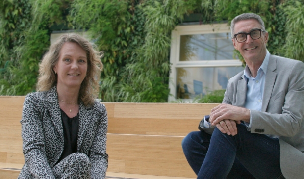 <p>Helma van der Hoorn en Gerard Oud vormen het bestuur van de gefuseerde onderwijsinstelling Vonk.</p>