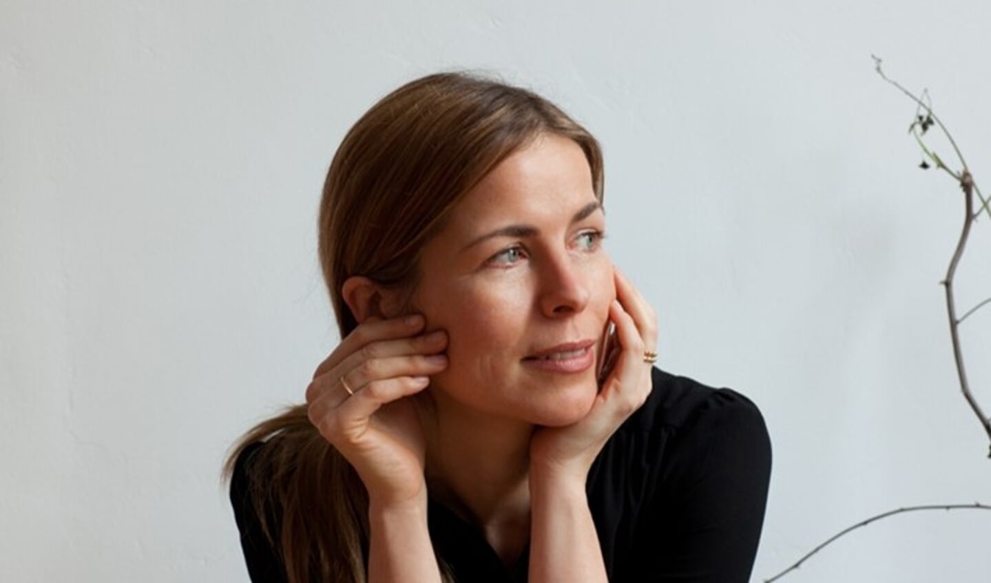 Maria Barnas (1973) is de nieuwe stadsdichter van Alkmaar.