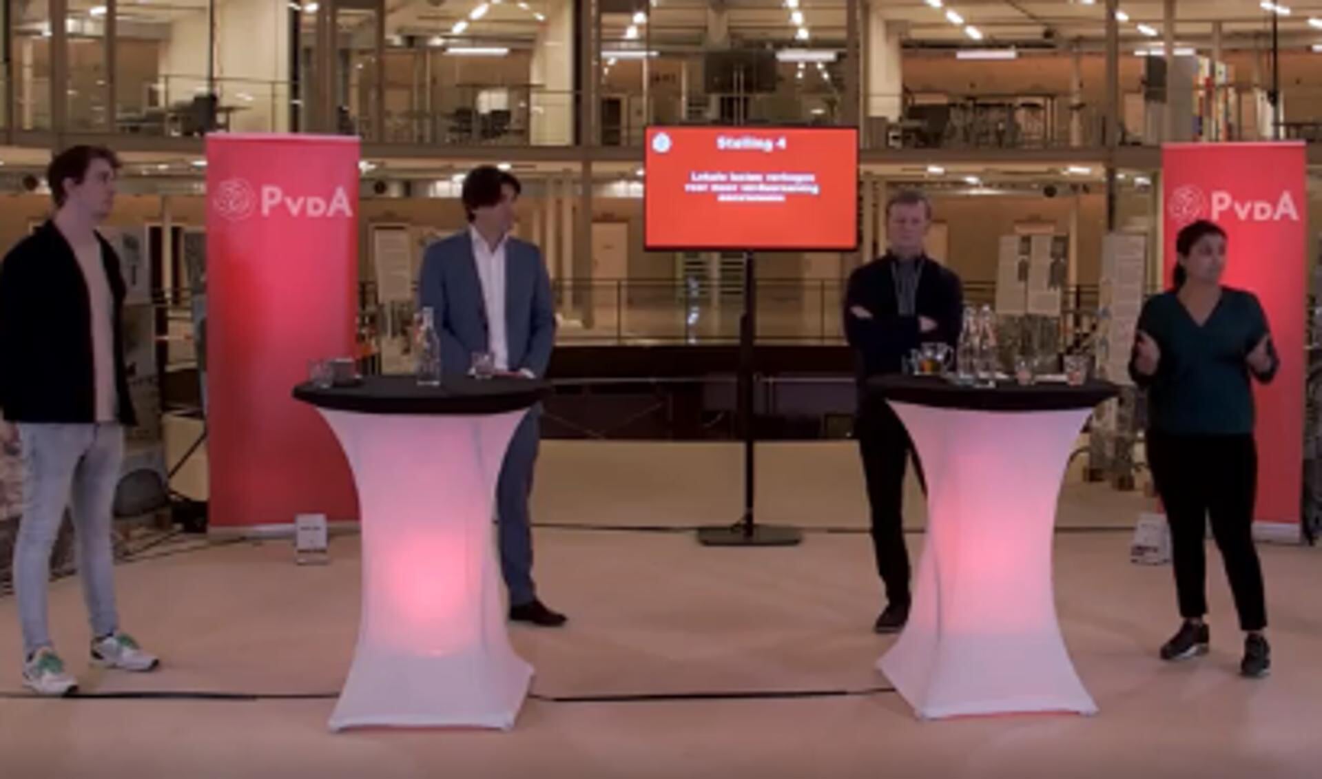 Het debat werd georganiseerd door de PvdA en vond plaats in de Koepel.
