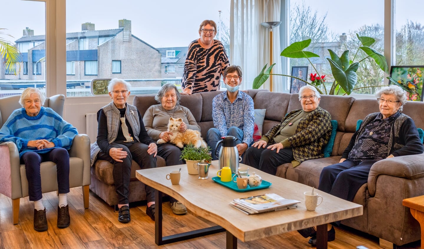 Gea Klercq (staand) geniet elke dag van 'haar Buiten Zorg.