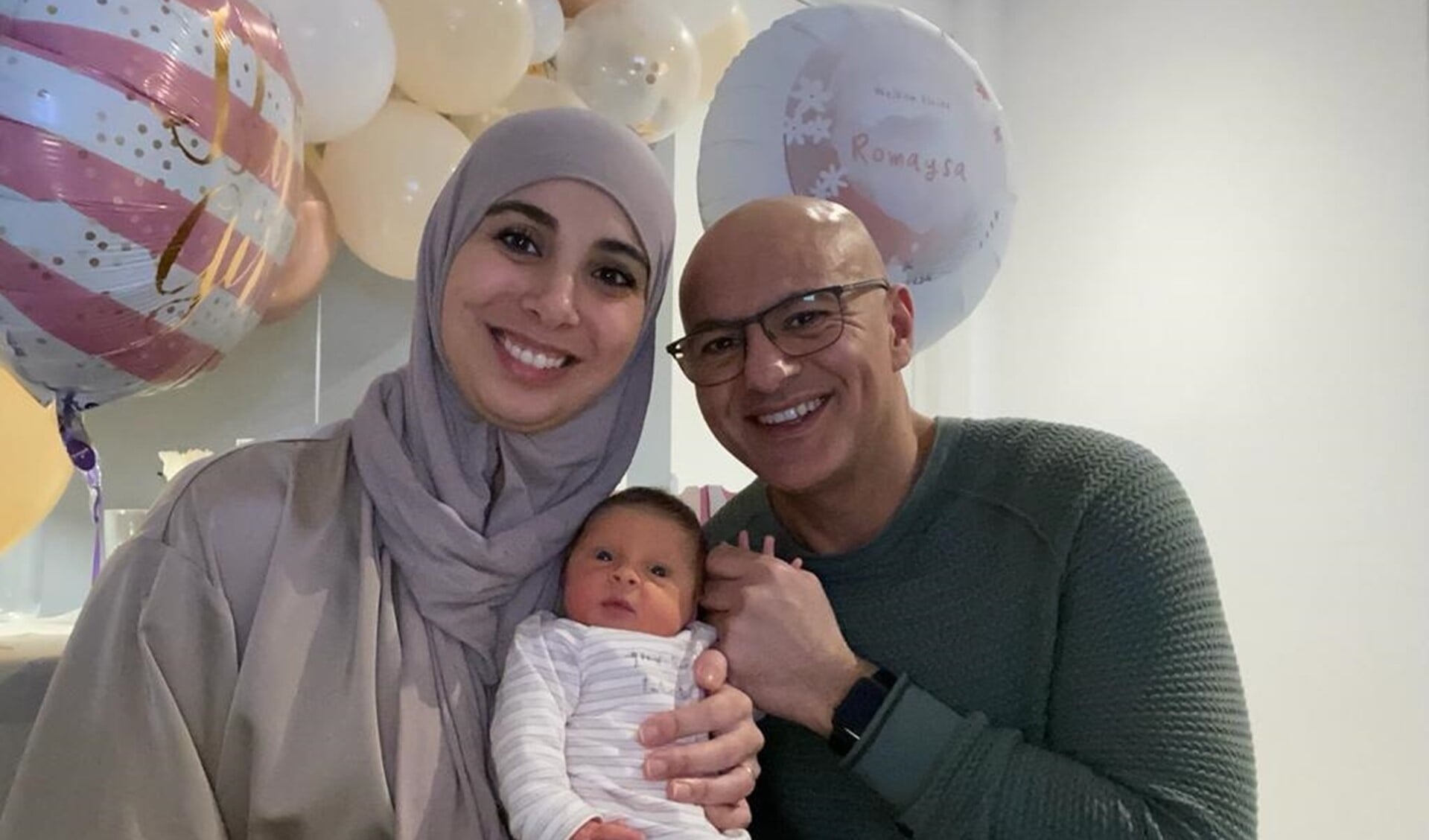 Moeder Esma, baby Romaysa Sophia en vader Ali Amhaini.