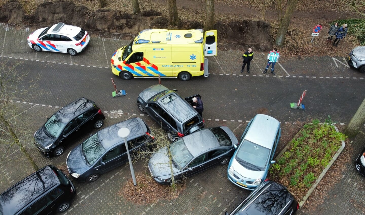 De verkeerssituatie tijdens de botsing van boven gezien.