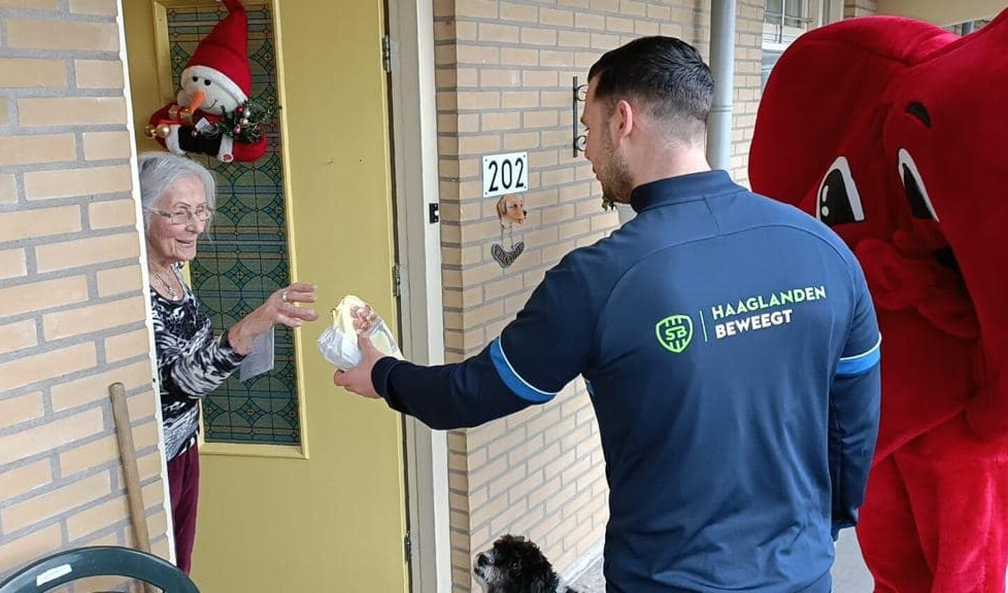 Door de vrolijke verrassingsactie begon Oudjaarsavond voor veel mensen met een lach