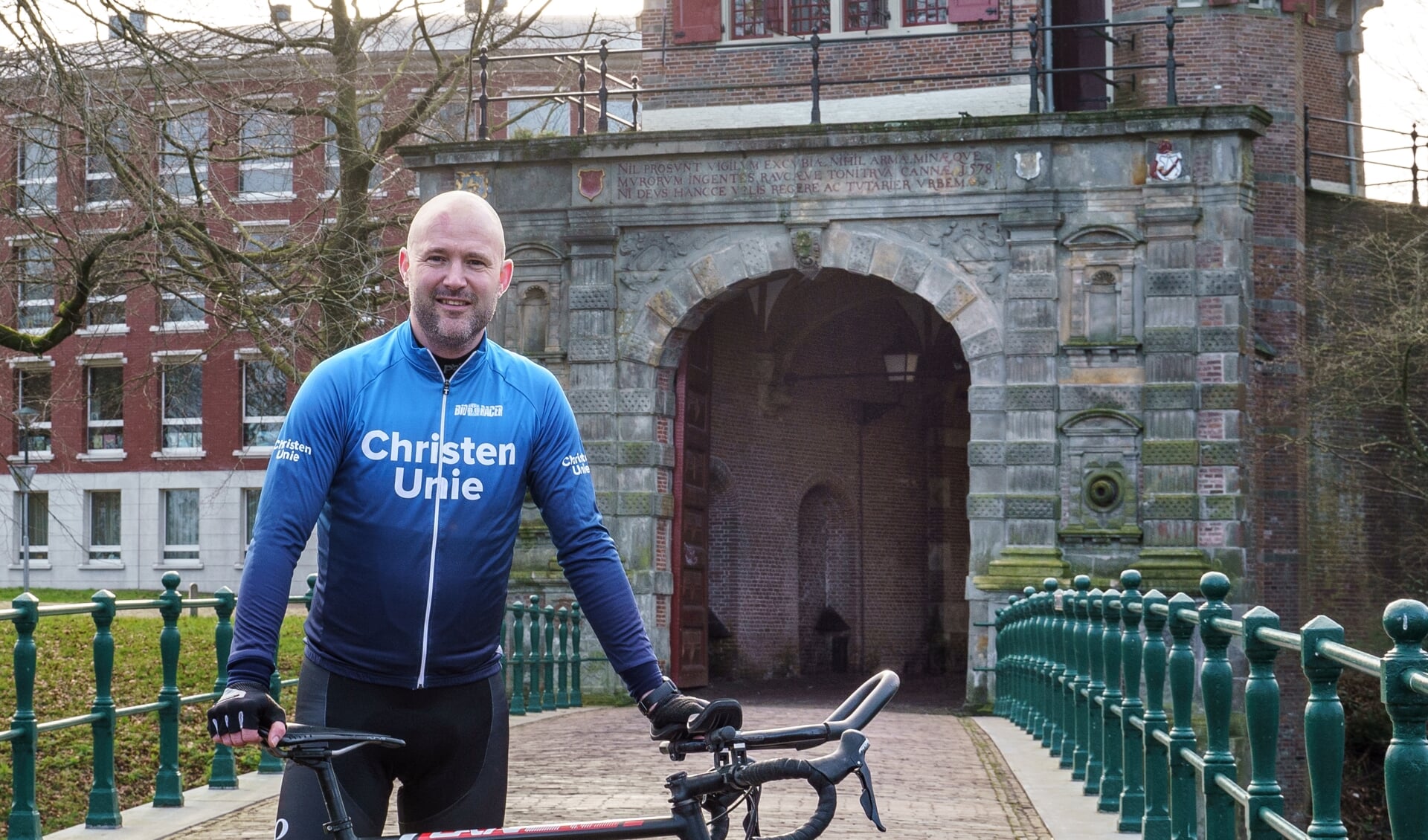 Kees Maas van ChristenUnie Hoorn maakt in zijn vrije tijd graag een ritje op zijn racefiets.