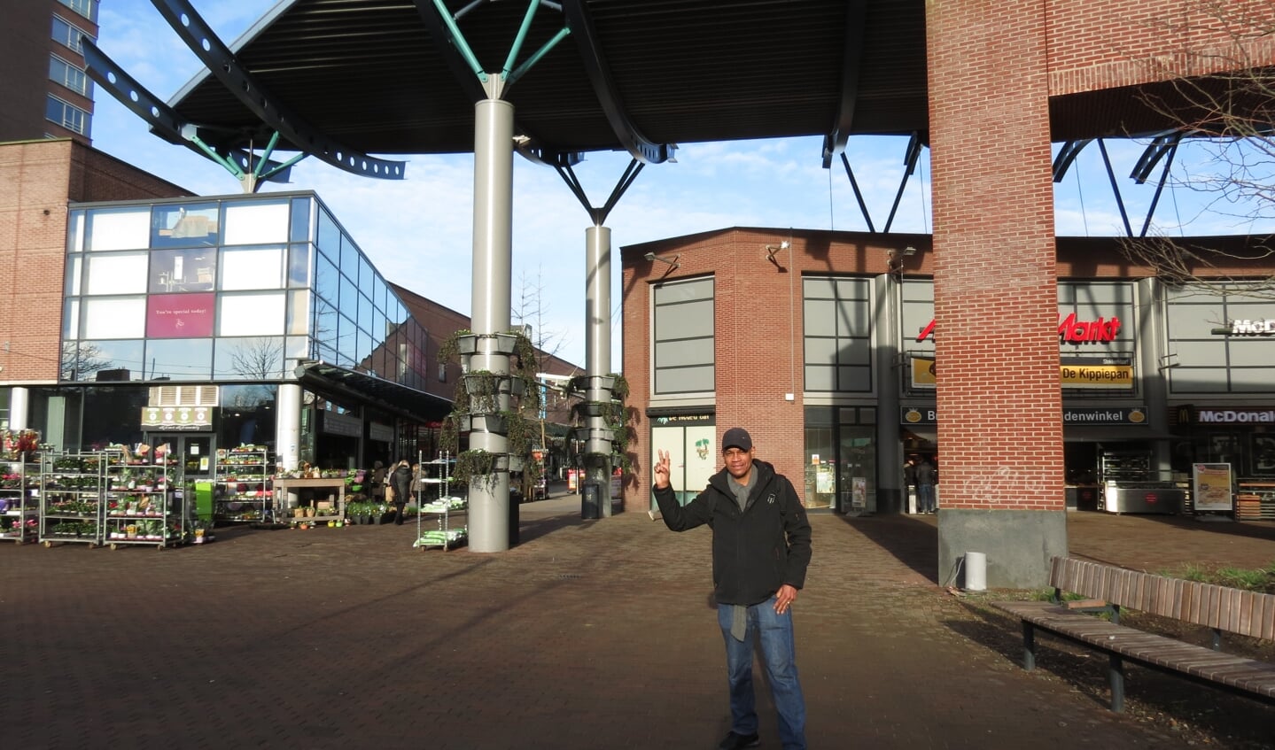 Andy op de foto voor Bogaard Stadscentrum, voorheen In de Bogaard geheten.