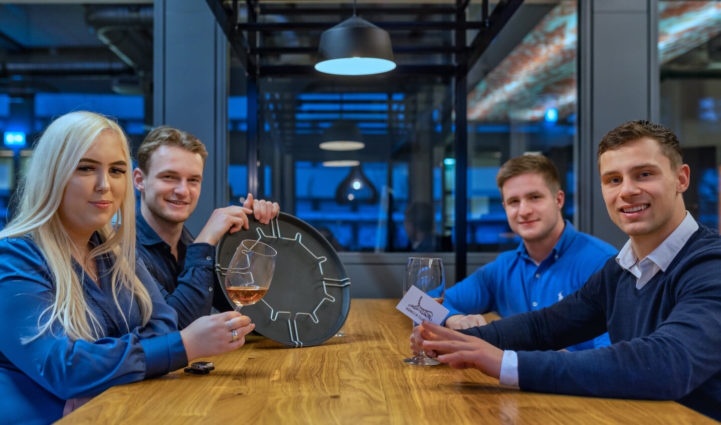 De bedenkers van de Kroegtijgers, links, Romy, Gijs en rechtsachter Jan en Diego.