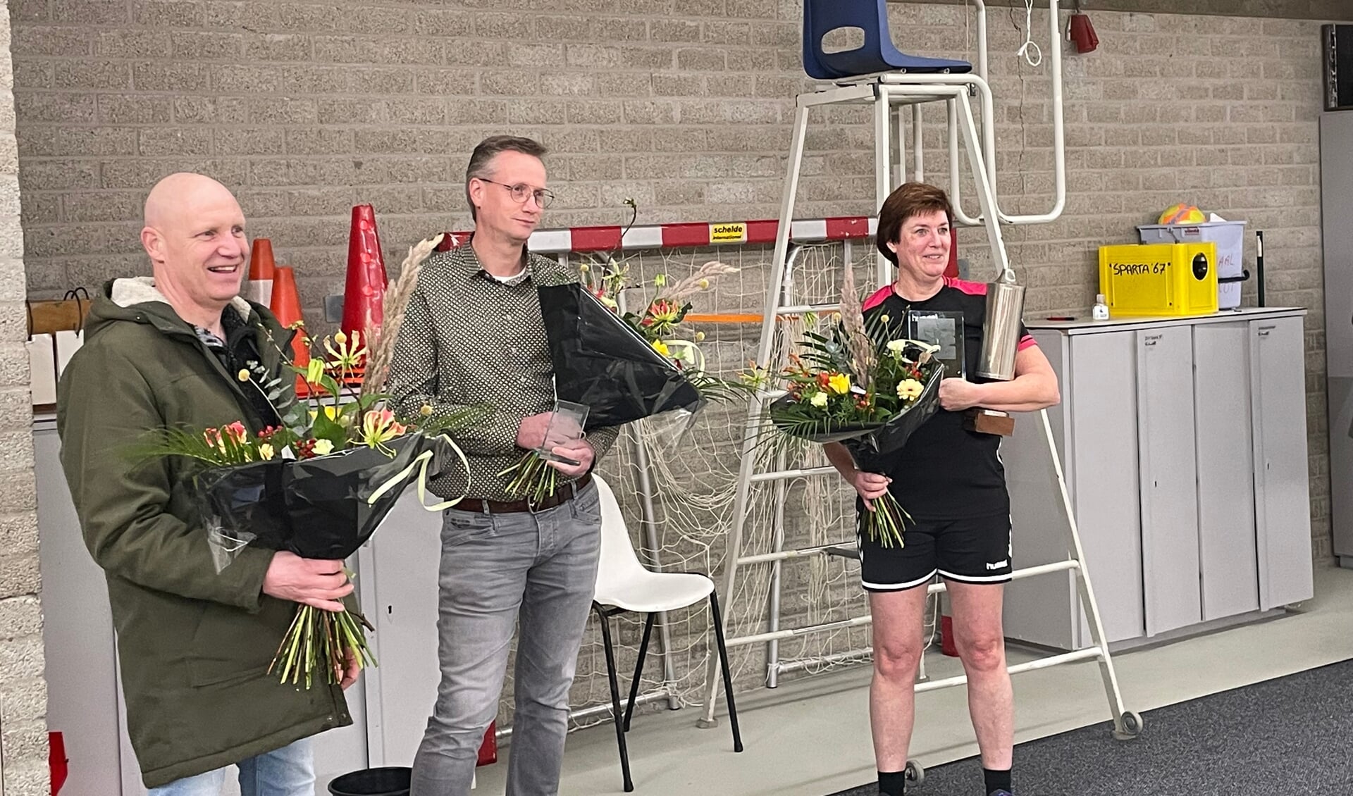 Het duo Erik Knapen en Dennis Mulder werd tweede. Mirjam de Wit mocht de prijs voor sportvrouw van het jaar 2021 van 't Zandvin ontvangst nemen.
