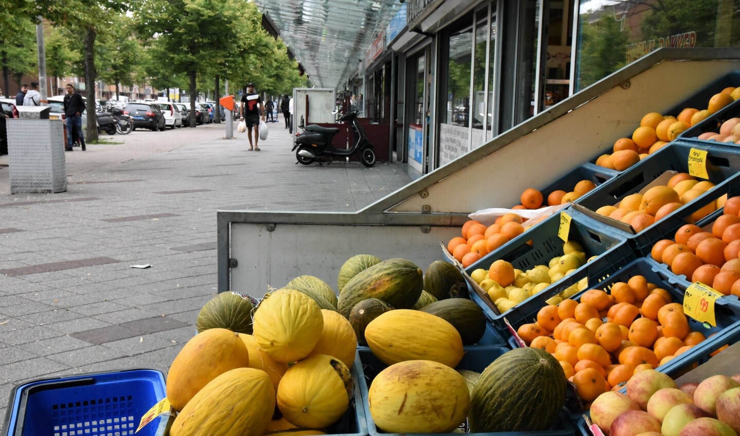 De Osdorper Ban, winkelstraat in de Wildemanbuurt.
