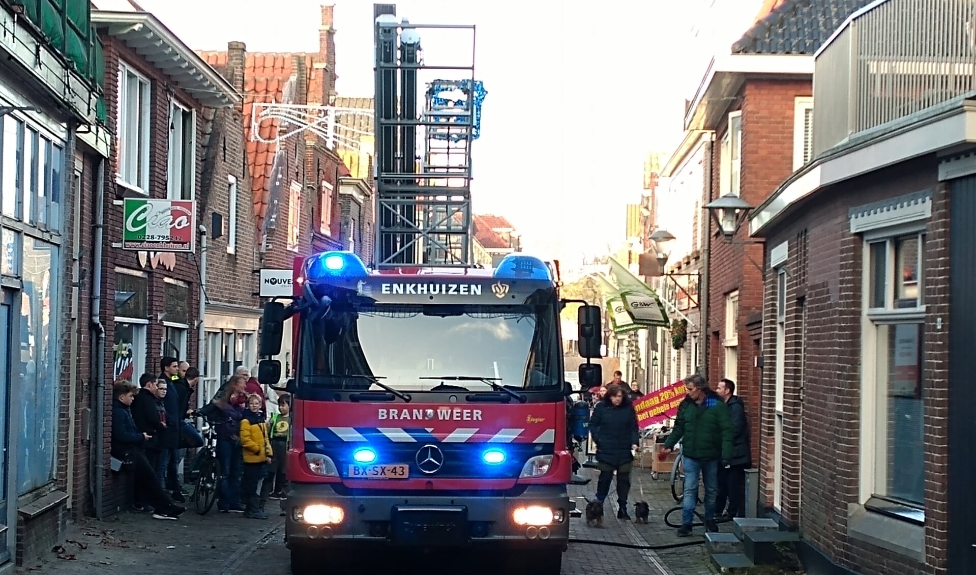 Binnenbrandje snel geblust in binnenstad Enkhuizen.
