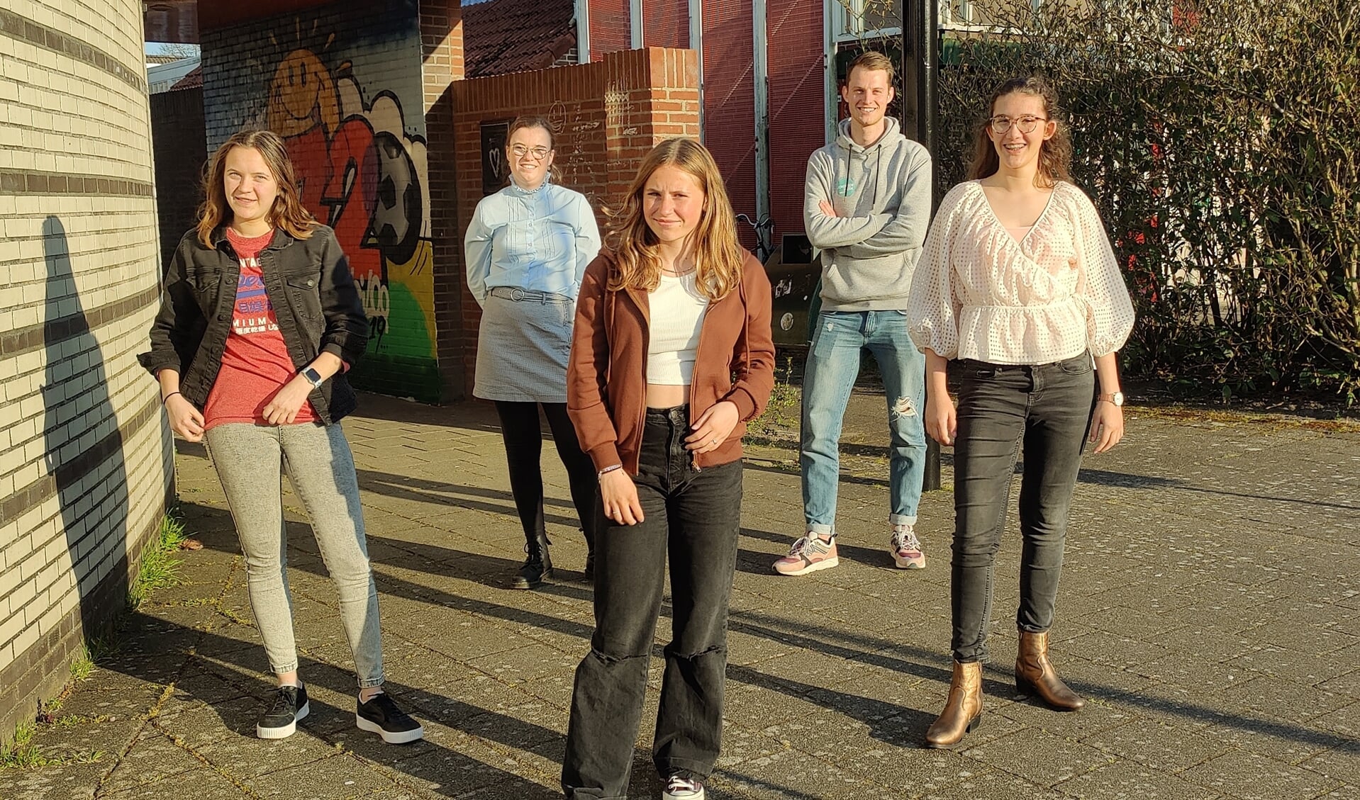 De jongeren van The Spot willen stappen zetten. Sanne, Delphine, Amy, Maarten van der Molen en Denise.
