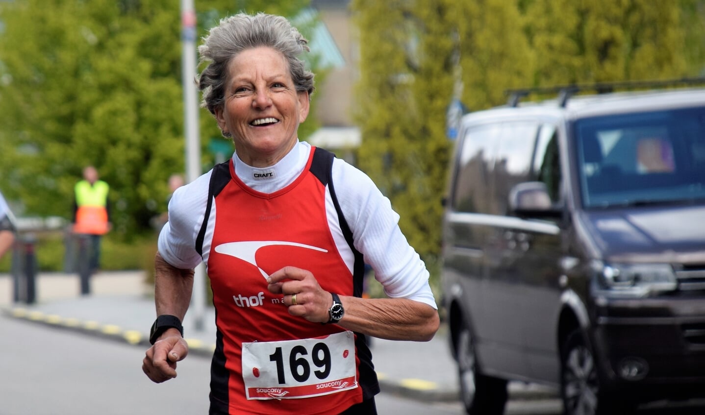 Jolanda Ammerlaan zette zeven records op haar naam tijdens de Marathon van Rotterdam.