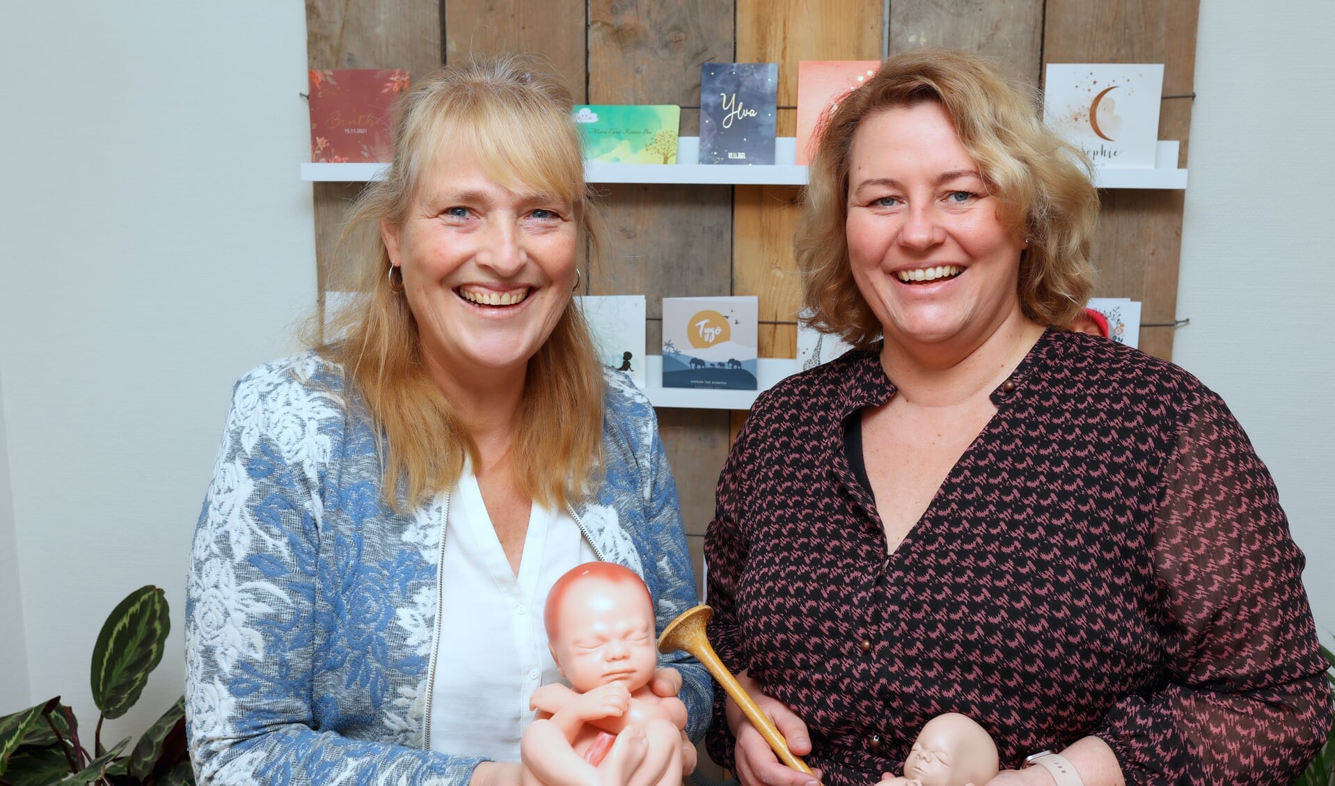 Verloskundigen Gemma en Mariska: "De eerste week na de bevalling word je geleefd."