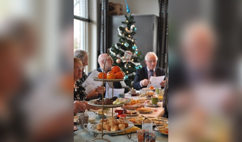 Naast de wekelijkse koffie ook zo nu en dan een lunch, zoals tijdens kerst.