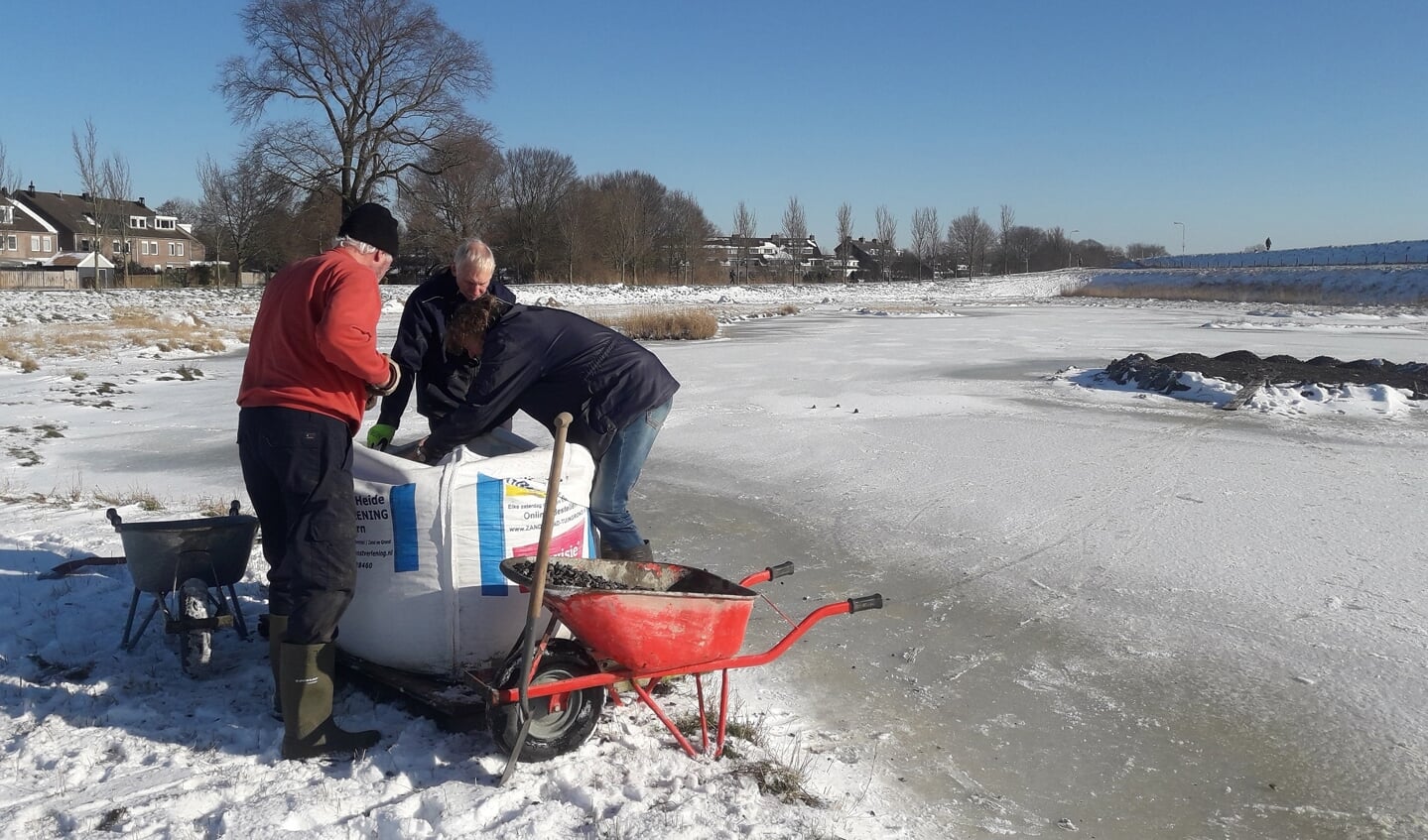 Vrijwilligers aan de slag voor meer biodiversiteit.