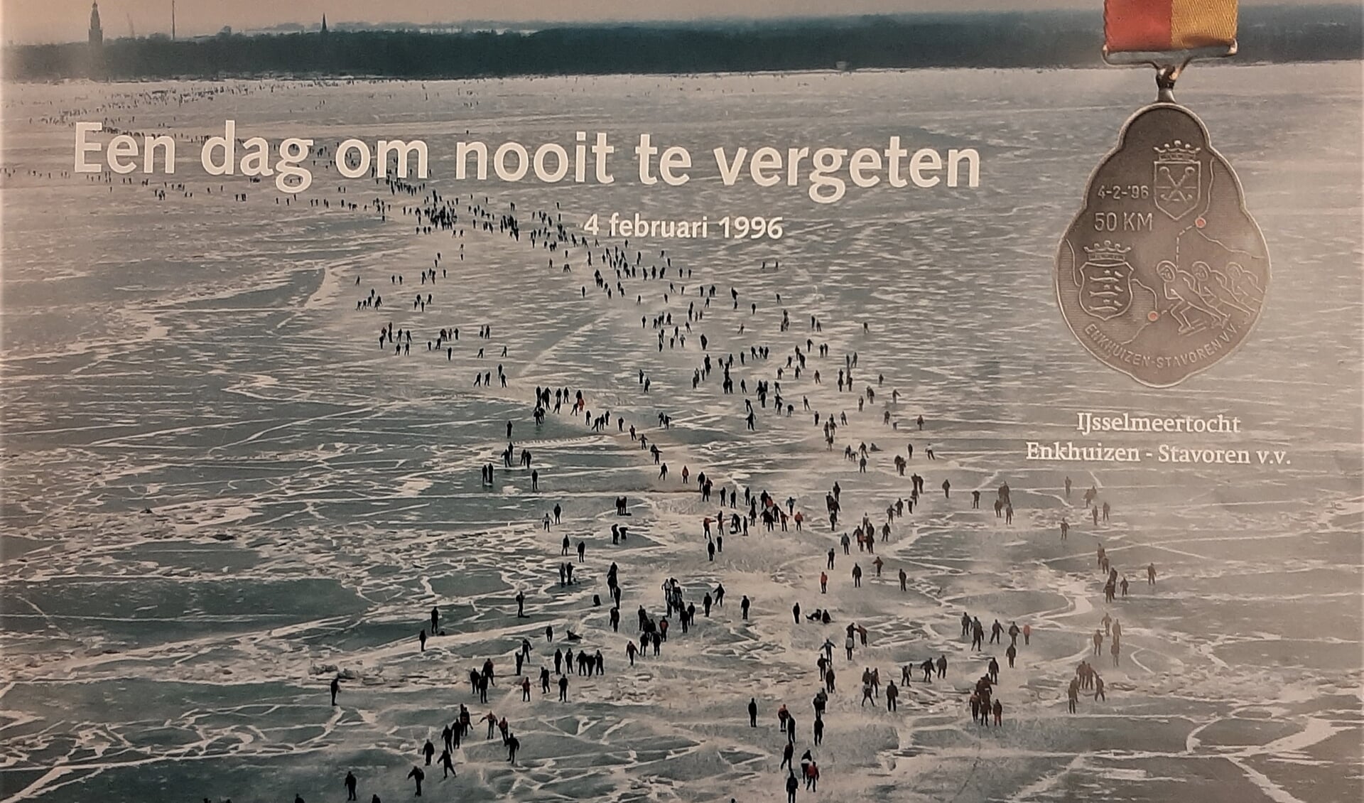 Schaatsers op het IJsselmeer.