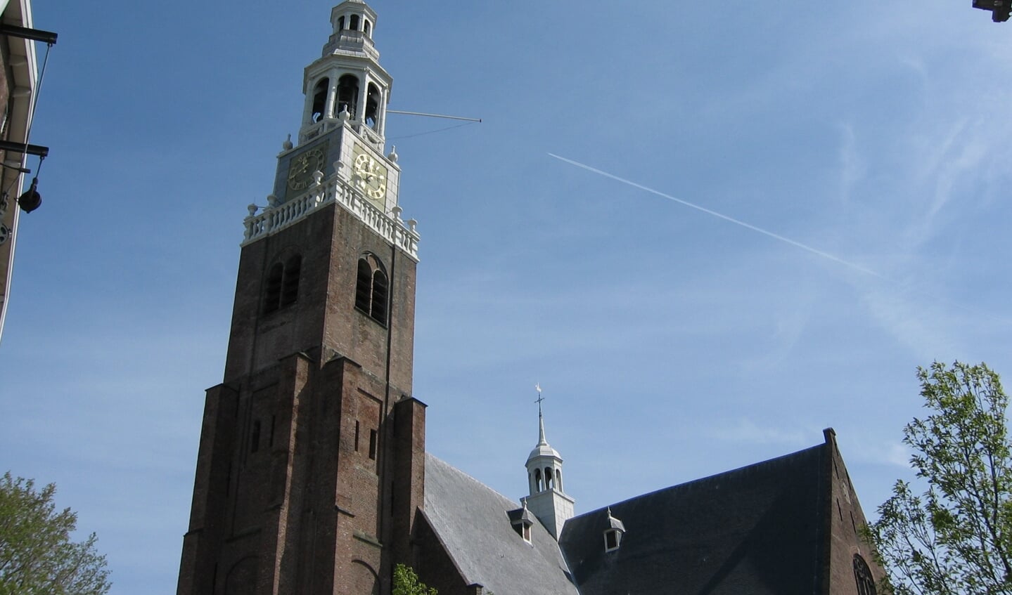 De toren van de Groote Kerk in mei 2003. De Groote- of Nieuwe kerk aan het Kerkplein in Maassluis is één van de eerste kerken die als protestantse kerk is gebouwd.