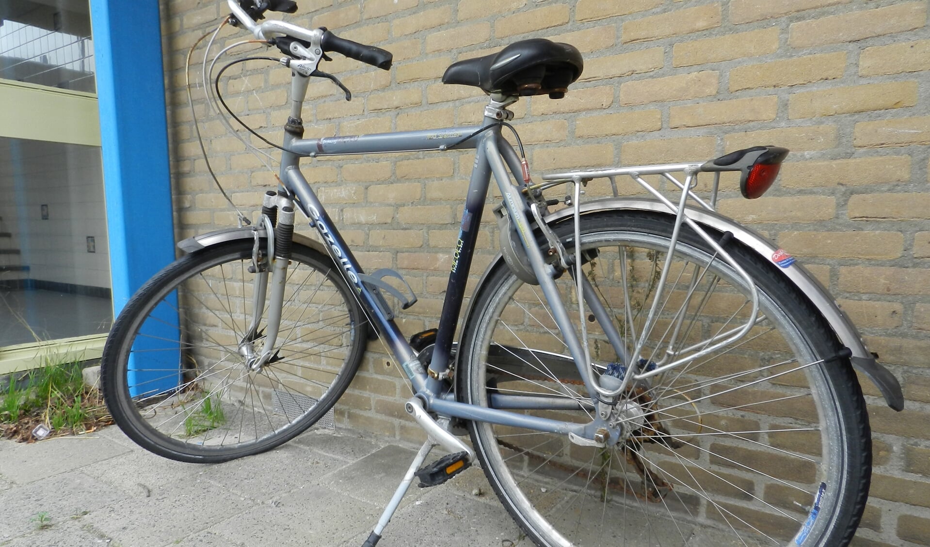 Weg waren de fietstassen van een afgesloten fiets bij de flat aan de Prins van Oranjestraat.