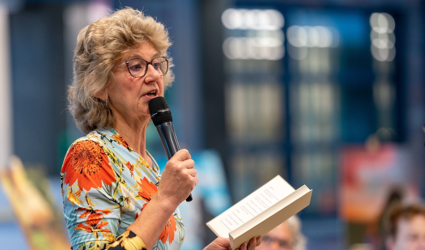 Afra Beemsterboer verzorgde een schrijfworkshop als openingsactiviteit.