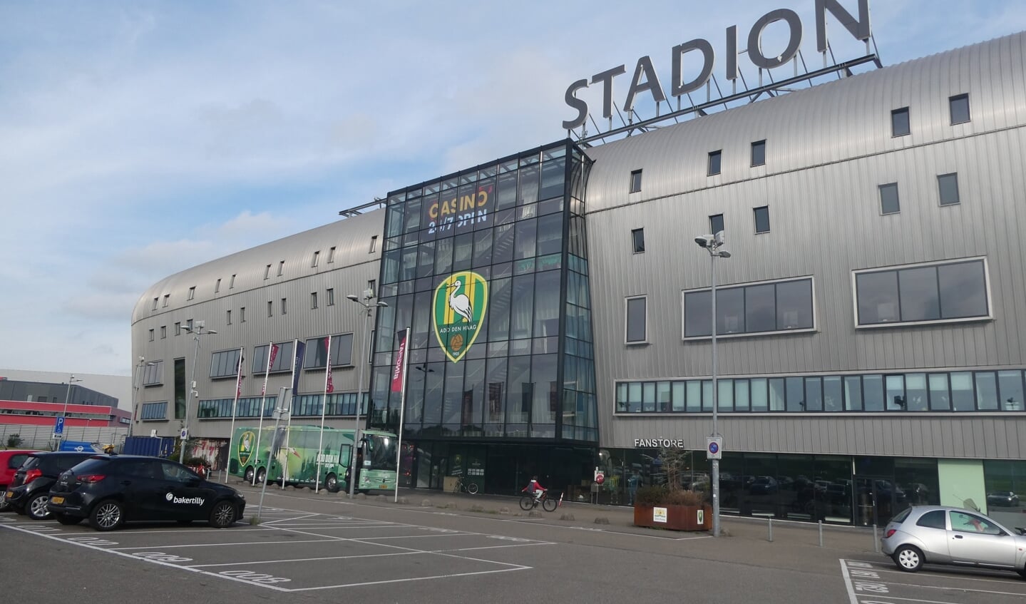 Eind deze maand staat de naam van de nieuwe stadionpartner op het dak van het stadion.
