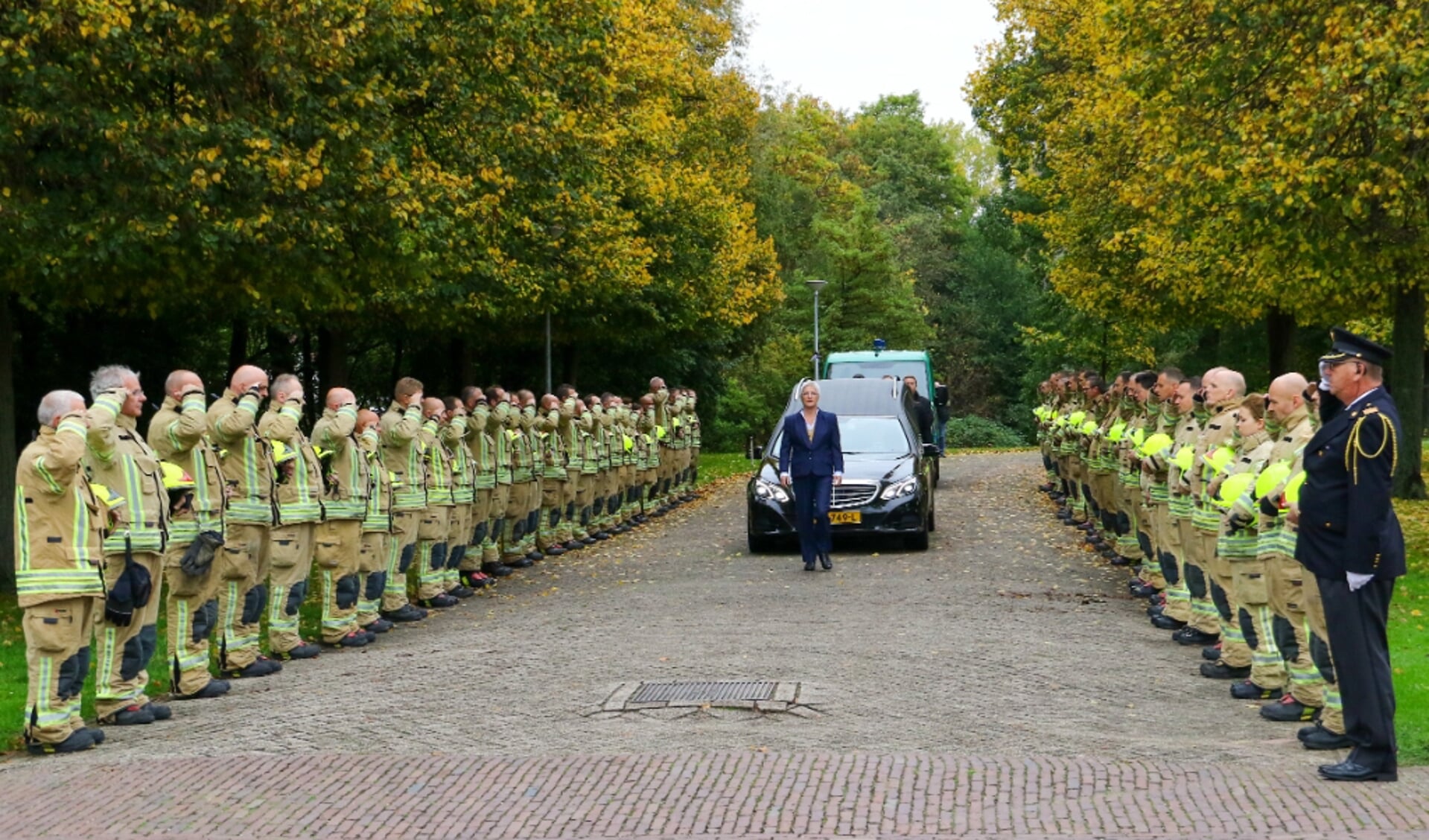 Erehaag voor overleden brandweerman André bij De Beukenhof.
